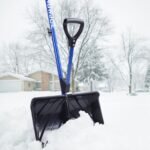 Restored Snow Joe Shovelution SJ-SHLV01 | 18-in Strain-Reducing Snow Shovel | W/ Spring Assisted Handle (Refurbished) - Image 4